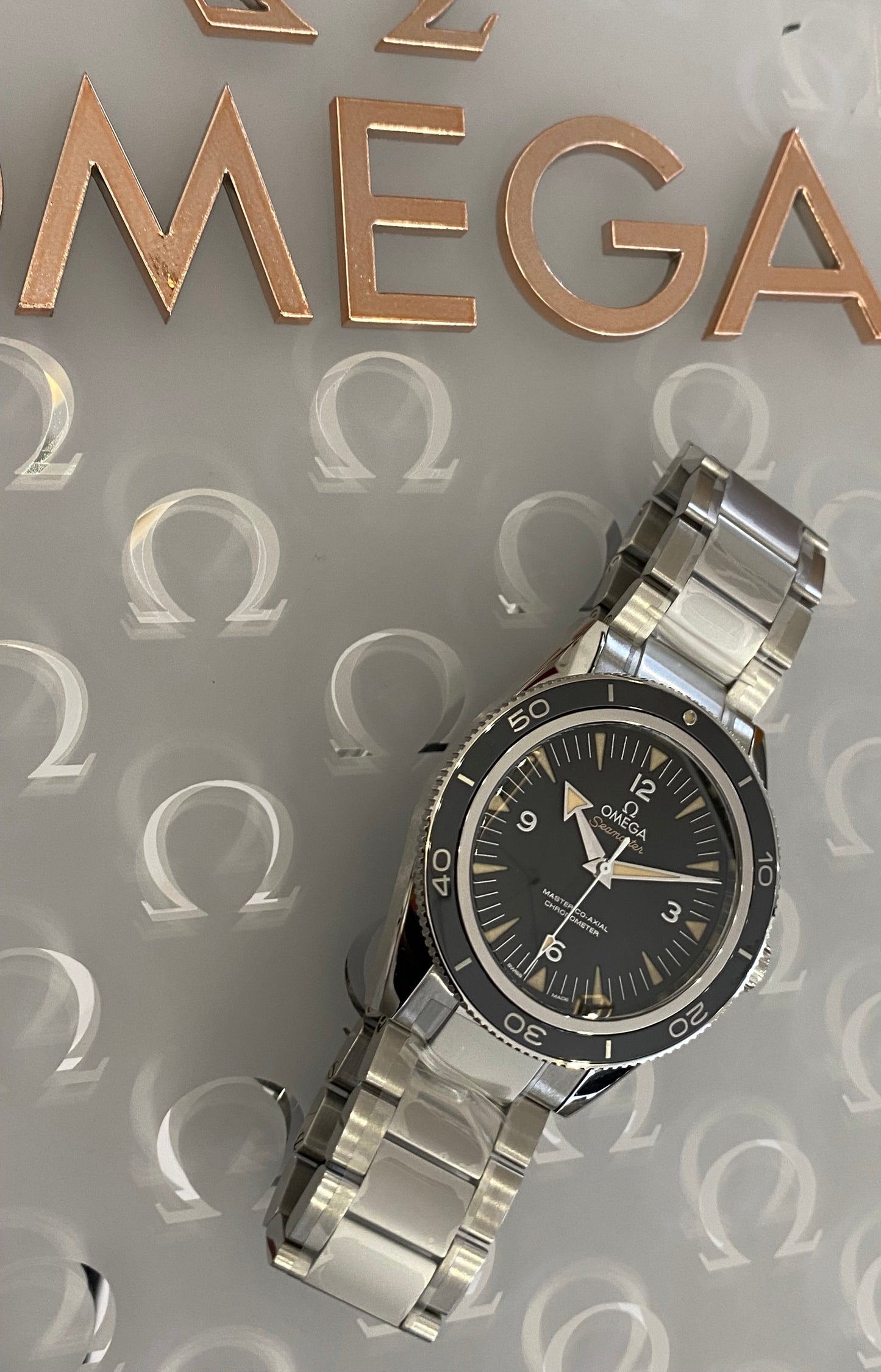 Omega Seamaster 300 - 233.30.41.21.01.001
