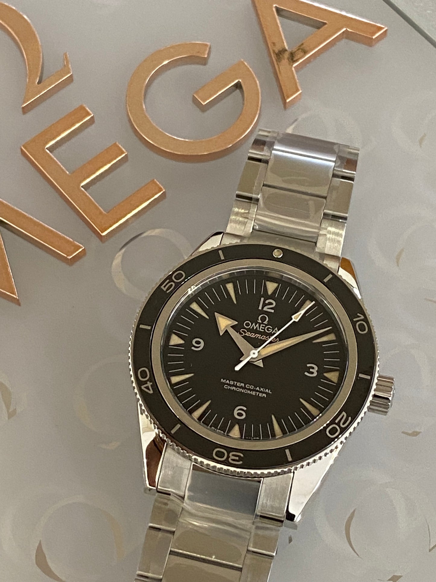 Omega Seamaster 300 - 233.30.41.21.01.001