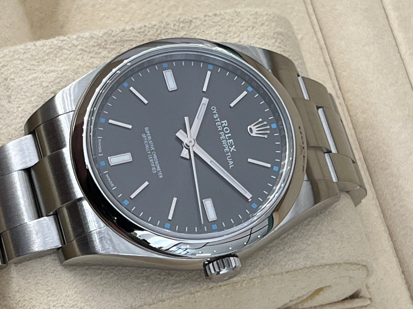 Rolex Oyster Perpetual 39 - 114300- Full Set