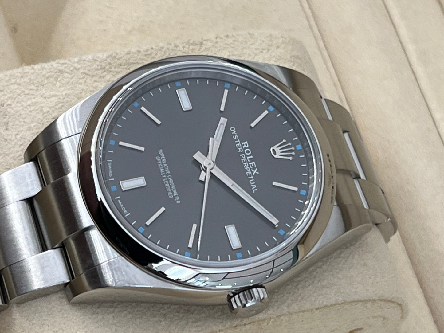 Rolex Oyster Perpetual 39 - 114300- Full Set