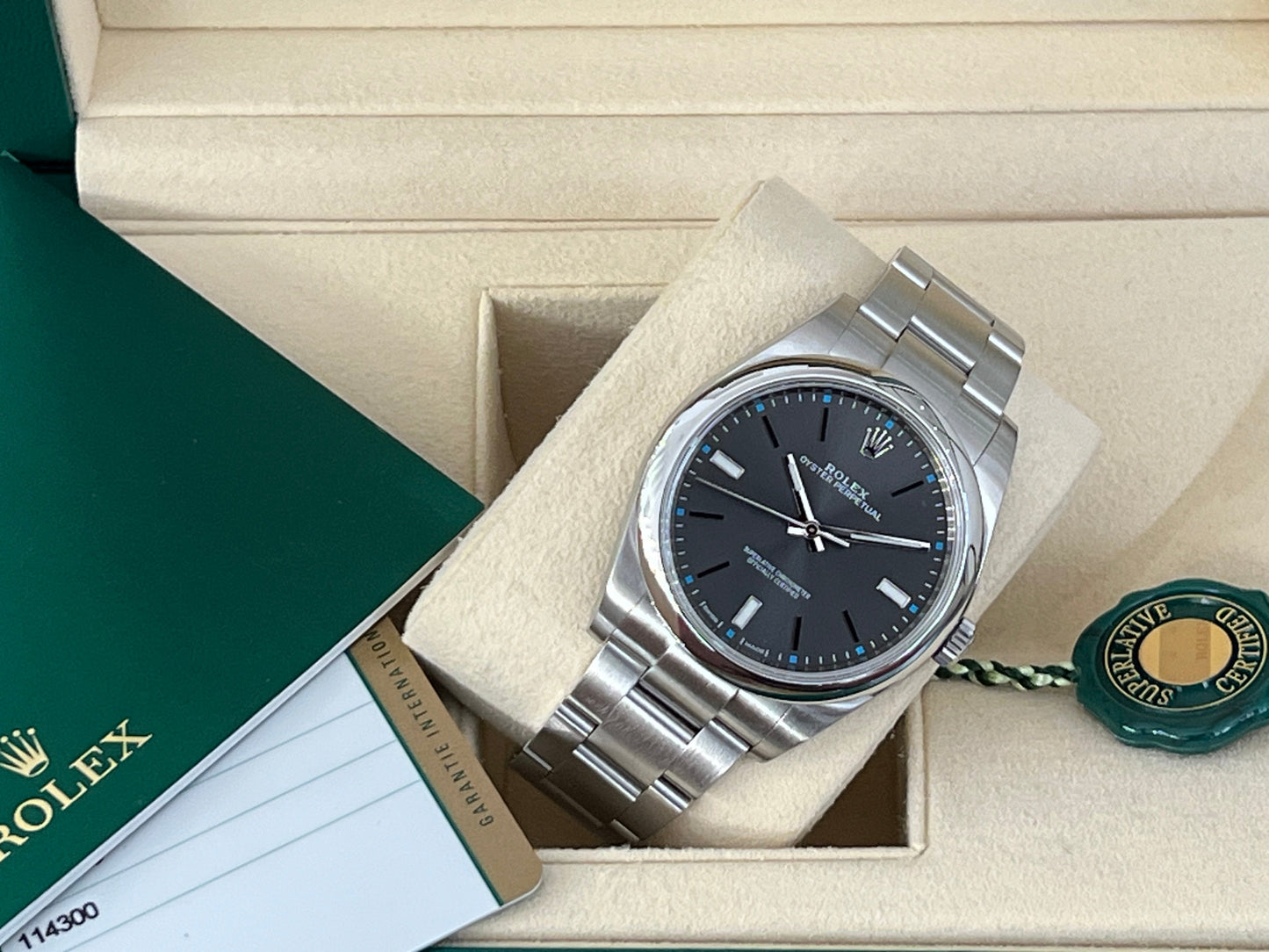Rolex Oyster Perpetual 39 - 114300- Full Set