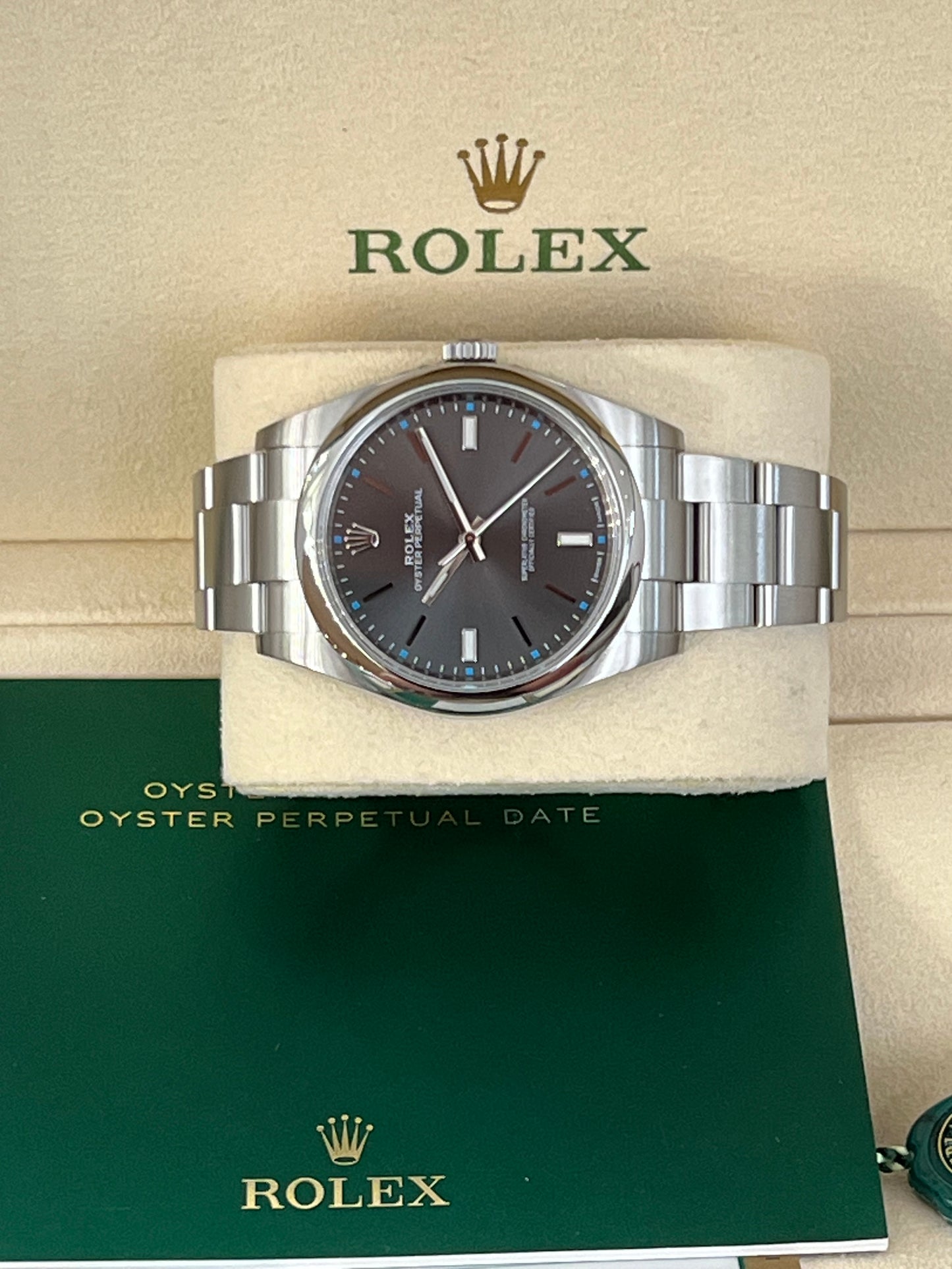 Rolex Oyster Perpetual 39 - 114300- Full Set
