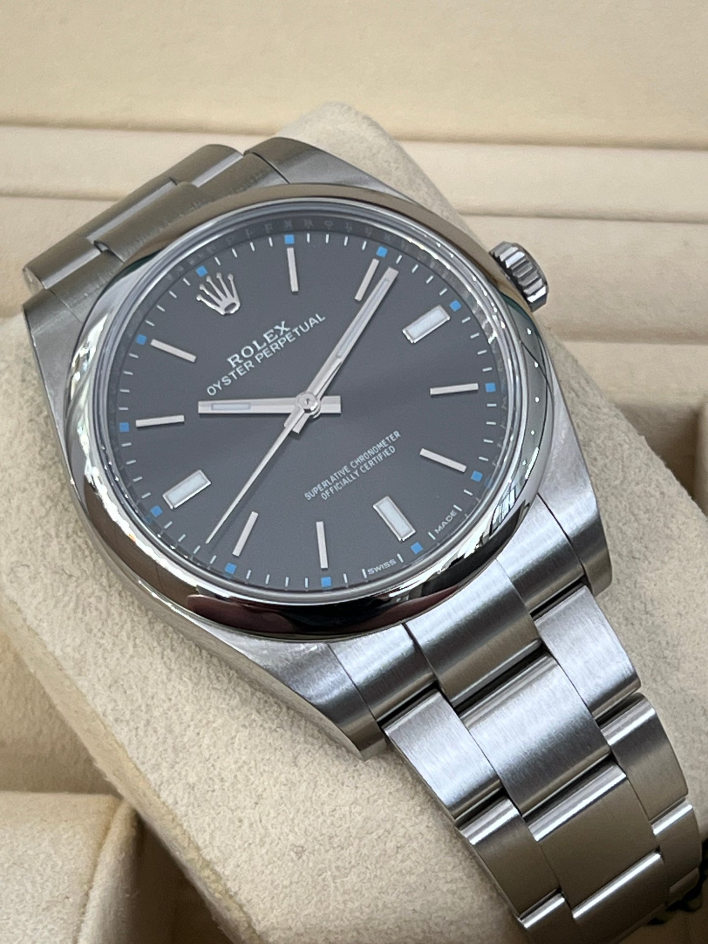 Rolex Oyster Perpetual 39 - 114300- Full Set