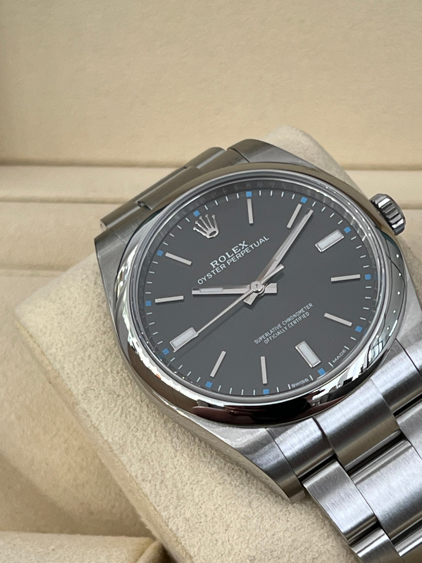 Rolex Oyster Perpetual 39 - 114300- Full Set