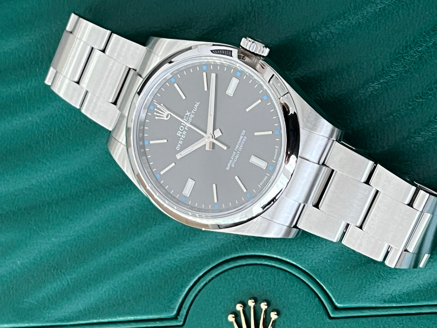 Rolex Oyster Perpetual 39 - 114300- Full Set