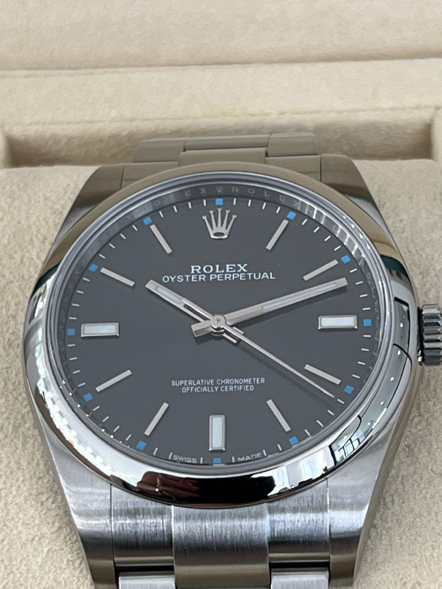 Rolex Oyster Perpetual 39 - 114300- Full Set