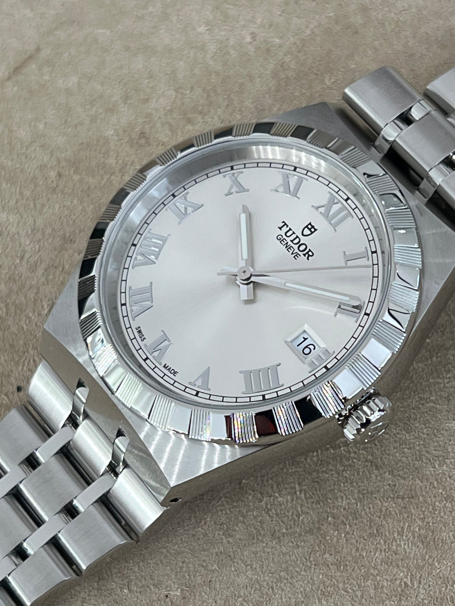 Tudor Royal 38 - 28500