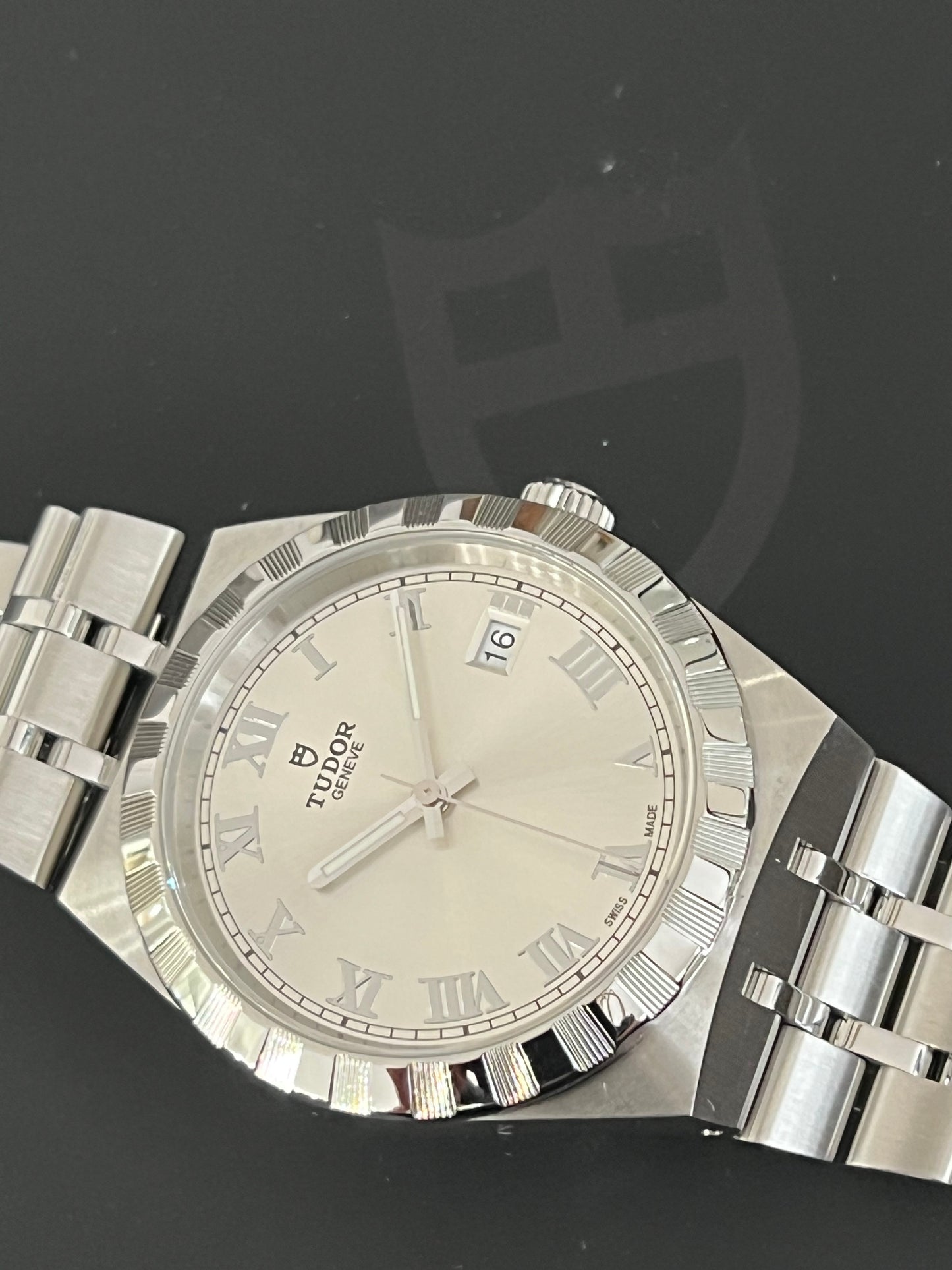 Tudor Royal 38 - 28500